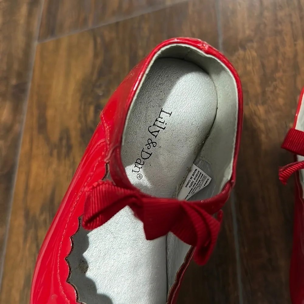 New Lily and Dan Girls Red Ballet Dress Shoes With Bow Strap Size 7/8